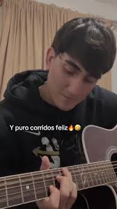 De lejos brilla mi blin blin🔥🔥🔥#corridos #feliz #felices #canto  #guitarra #alucin #belico #alucines📿🧿🙈 #parati #belicones😈📿☘️ #cover