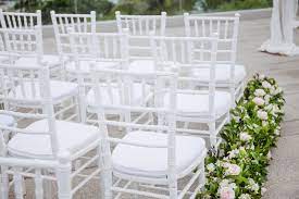 Haben im moment nicht das nötige budget, für einen eigenen laden? Chiavari Tiffany Stuhl In Weiss Mit Sitzkissen Mieten Fur Hochzeit Verleih