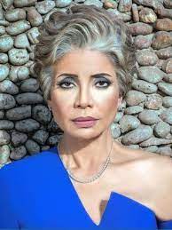 سوسن بدر وفي تفاصيل الخبر، نشرت الفنانة المصرية سوسن بدر عبر حسابها الرسمي في منصة تطبيق instagram، صورة جديدة جمعتها بـ حفيدتها، كشفت من خلالها عن مساعدة الأخيرة لها في التعرف على خصوصية عمل تطبيق الـ إنستغرام. Ø³ÙˆØ³Ù† Ø¨Ø¯Ø± ïº—ï»¤ïºœï»´ï»ž ÙÙŠÙ„Ù…ÙˆØ¬Ø±Ø§ÙÙŠØ§ ØµÙˆØ± ÙÙŠØ¯ÙŠÙˆ