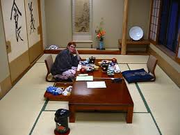 Traditionally Japanese People Eat On The Ground With Low Tables It Is Easier To Eat With Chopsticks This Way Japanese Table Table Style World Thinking Day