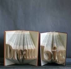 Du musst kein profi sein, um eine perfekt abgestimmte bewerbung zu erstellen. 3d Book Art Worter In Bucher Falten Bucher Falten Bucher Falten Anleitung Bucher Falten Vorlage