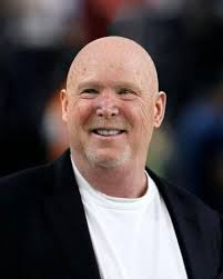Raiders owner Mark Davis has a new look and it's a real shame he changed it  🤯