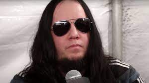 Joey jordison, de son vrai nom nathan jonas jordison, né le 26 avril 1975 est un musicien américain de metal. Cuqp9fjdtxrvtm