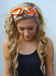 Whether you're heading to a workout sesh or just want a cute style for the weekend, a printed or colored bandana is the best way to tie back your hair while still showing off curls. 40 Cute Bandana Hairstyles For Cool Girls Cute Bandana Hairstyles Bandana Hairstyles Bandana Hairstyles For Long Hair