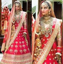Sonam Kapoor In A Red Lehenga For Her Wedding Sonamkapoor Sonamkapoorredlehenga Bridallehenga Weddi Sonam Kapoor Wedding Indian Bridal Wear Bridal Outfits With rapper badshah and punjabi singer sukhbir in the house, the mehendi night was one heck of a rocking event.