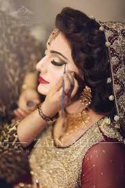 Pin By Mz On Pakistani Bridal Make Up Pakistani Bridal Hairstyles Indian Bridal Hairstyles Pakistani Bridal