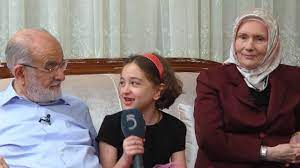 Sp lideri temel karamollaoğlu'nun eşi ayşe karamollaoğlu, temel bey evlenmeden önce benim müslüman olmamı istemişti. Karamollaoglu Ailesi Evinin Kapilarini Tv5 E Acti Son Dakika Haberler