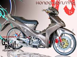 Perpaduan mesin 125 cc dengan settingan bengkel balap telah membuat perbedaan mantap. Top Modifikasi Motor Honda Karisma 125d Sudut Modifikasi