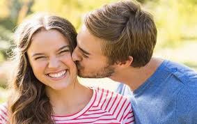 Rüyada uzanmak, rüyayı gören kişinin rrahatlık ve kolaylık içinde geçecek bir hayatı olacağınna, geçim sıkıntısı çekmeyeceğine, sağlığının vve keyfinin yerinde olacağına yorummlanır. Ruyada Opusmek Hayalleriniz Gercek Oluyor Ruyalaranlatir Com