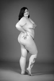 Elle se trouve dans le garage. Epanouie A 40 Ans Elles Posent Nues Pour Le Montrer