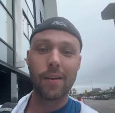 Is your self image getting in the way of you losing weight? 👀 Comment  “SELF”. I can help you with that