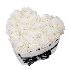 Year long flowers in a box. Herz Rosenbox In Weiss Mit Infinity Rosen Emmie Gray
