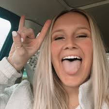 hannah conrad (@hmaecon)