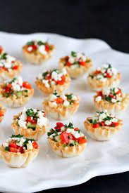 Mini Hummus Roasted Pepper Phyllo Bites Recipe Appetizer Bites Quick And Easy Appetizers Appetizers Easy