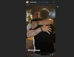 Вся эта картина попалась на глаза женщине в годах. Lazarev Mog Zakrutit Roman So Svoim Drugom Malinovskim