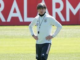 Merkel wurstelt sich durch, ebenso wie löw, denn das debakel war schon vorher erkennbar. Uber Die Zukunftsplane Low Tauschte Sich Mit Merkel Aus Eine Gewisse Leere Mopo