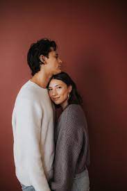 Cozy Natural Light Session With The Newlyweds Ruby Olivia Photography Studio Photography Poses Couple Photoshoot Poses Couples Poses For Pictures