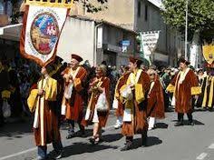 The cheapest way to get from castelnaudary to toulouse costs only 2€, and the quickest way takes just 39 mins. 19 Meilleures Idees Sur Le Cassoulet De Castelnaudary Cassoulet De Castelnaudary Le Cassoulet Cassoulet