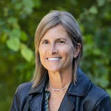 Alice Davison's Instagram, Twitter & Facebook