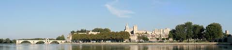 Aviˈɲũn]) ist eine stadt und gemeinde in der provence in südfrankreich am östlichen ufer der rhône mit 91.729 einwohnern (stand 1. Avignon Wikipedia