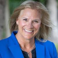 Dianne Bui's Instagram, Twitter & Facebook