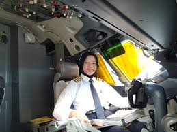 Maybe you would like to learn more about one of these? Inspirasi Ida Fiqriah Kapten Pilot Perempuan Pertama Garuda Indonesia Kumparan Com