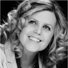 Melody Simons's Instagram, Twitter & Facebook