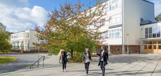 I den här filmen kan du uppleva några av skolans miljöer och lokaler. Ska Du Valja Gymnasium Nu Har Ar Nagra Tips Karrtorps Gymnasium
