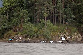 The terrorist attack killed 69 on or near the island. Massaker Bei Oslo Uberlebende Schildern Hinrichtungsszenen Auf Ferieninsel Der Spiegel