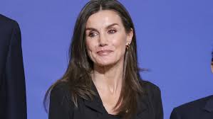 El 'made in dana' de la Reina Letizia: un homenaje en forma de moda