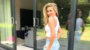 At the fifa world cup in brazil, the french wags landed together, we saw photos of sagna's wife ludivine , giroud's wife jennifer, evra's wife sandra, remy's lady and also pogba's beautiful girlfriend, wearing the french jersey with podgba's number 19 and the french flag painted on her cheeks. Paul Pogba Wife Maria Zulay Salaues