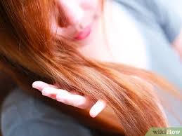 Dopo aver lavato i bigodini, applicate un prodotto e poi dividete i capelli in ciocche e avvolgeteli nei bigodini fissandoli con delle forcine. 3 Modi Per Far Diventare Molto Ricci Dei Capelli Molto Lisci