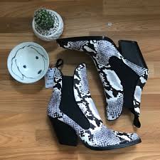 Black And White Snakeskin Cowboy Boots Zara Shoes Zara Snakeskin Cowboy Boots Nwt Color Black White Size 6 5 Snakeskin Cowboy Boots Black And White Boots Zara