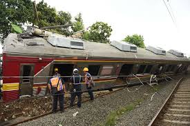 Maka pengangkutan melalui kereta api memegang peranan penting. Kronik Sejarah Kecelakaan Kereta Api Listrik Krl 1993 2019 Tirto Id