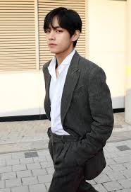 Aug 18, 2019 · june 3, 2017 — taehyung reveals that he loves photography. What Skin Condition Does Bts Member V Have