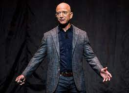 Jeffrey preston bezos is an american business magnate, media proprietor, and investor. Jeff Bezos Elon Musk Und Co 6 Dinge Die Milliardare Machen Um Ihr Vermogen Zu Vermehren Gq Germany