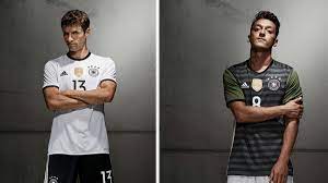 24 nationalmannschaften, die jeweils zwei trikotsätze im gepäck haben. Em 2016 Das Trikot Von Deutschland Fur Die Europameisterschaft In Frankreich Fussball Em