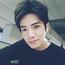 HIStoryRightOrWrong has 8 episodes Starring: Steven Chiang as Shi Yi-jie  Hunt Chang as Fei Sheng-zhe ("Xiao Fei")