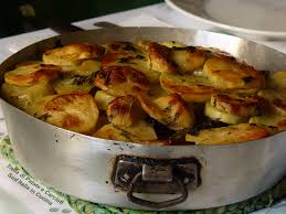 Le patate ai carciofi al forno possono essere un'alternativa ai soliti secondi piatti di carne o di pesce. Tiella Di Patate E Carciofi Sud Italia In Cucina