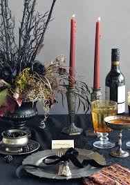 Hgtv fan debbiedoos set a frightening table with a metal skull centerpiece, red skull wine glasses and plastic bones on the place settings. 20 Halloween Dining Table Setting Decor Ideas