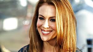 Alyssa Milano se muestra "sin retoques, sin maquillaje ni filtros": "Esto  es tener 50 años"