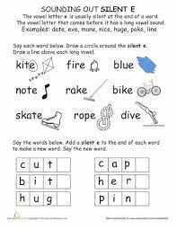 Sounding It Out Silent E Rule Worksheet Education Com Preschool Reading Phonics Worksheets Teaching Vowels