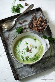 Cremige Krautersuppe Mit Croutons Rezept Mundgefuhl Krautersuppe Croutons Rezept Lebensmittel Essen