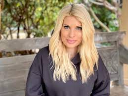 Τα παιχνίδια με τη μικρή του. Elenh Menegakh H E3omologhsh Gia Osa Eniw8e Ola Ayta Ta Xronia Kanontas Ka8hmerinh Ekpomph