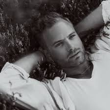 Denise Borst. (@ItsDenies)