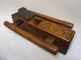 Rabot Galere Sculpte A Decor De Vigne Fer Napoleon 19eme Siecle L Objet D Avant Proantic Rabot Bois Rabot Decoration