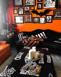 Place pumpkins on shelves, on the bedside tables, on the headboard, and next to the bed. Pin On Home Decor