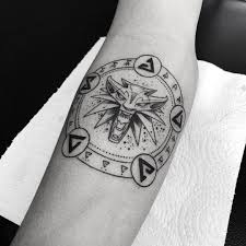 391 Me Gusta 1 Comentarios Leo Morales Leomoralesart En Instagram The Witcher Tattoo Tatuagem Blackworktat In 2020 Witcher Tattoo Tattoos Fan Tattoo