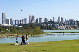 Sol, manhãs frias e tardes abaixo de 20ºC marcam o fim de semana em Curitiba, diz o Simepar