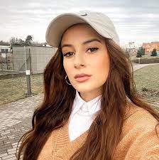 I když natálie grossová (18) musela maturitní přípravu zvládnout především sama, hodiny byly i na konzervatoři online, zvládla to na výbornou. Natalie Bagarova Clubhouse Profile Followers Statistics Natalii Bb